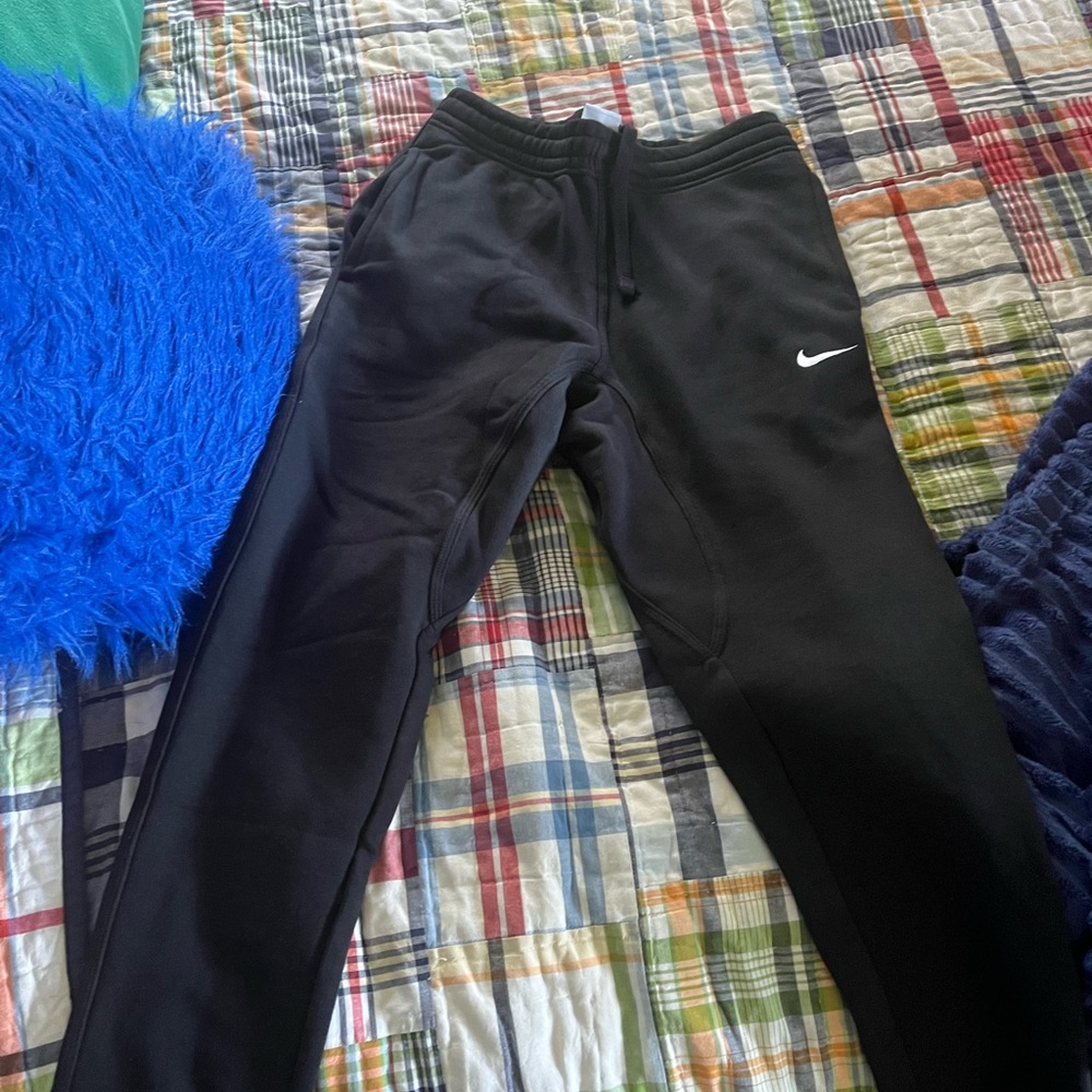 Men’s small Nike jogger sweatpants. NWOT